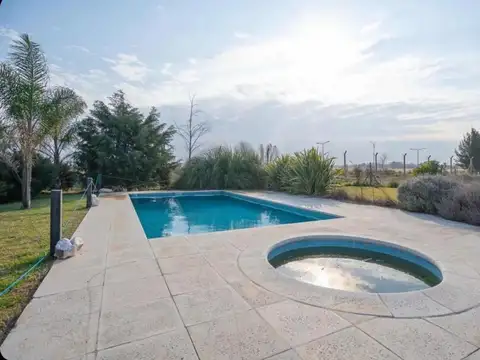 Casa en Venta con 4 cocheras