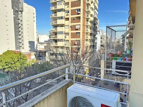 63m2 Duplex de 2 Ambientes c/2 baños y balcón.