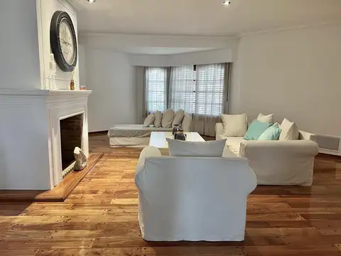 Casa en Venta con 4 cocheras