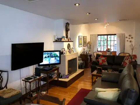 CASA DE 5 AMBIENTES. BOEDO: 4 BAÑOS, GARAGE, PARQUE, QUINCHO