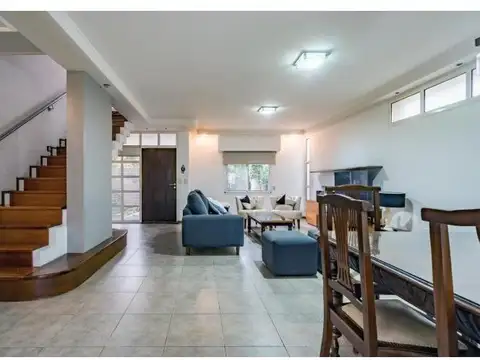 Casa 12 ambientes con 3 baños
