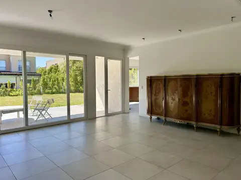 Casa en Alquiler de 3 dormitorios