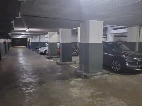 Cochera cubierta,EXPENSAS 9 MIL PESOS