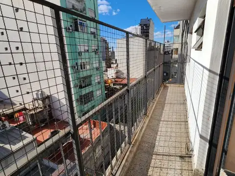 3 ambientes super luminosos  Balcón y lavadero. Impecable estado