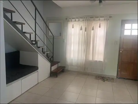 Casa 2 ambientes con 1 baño