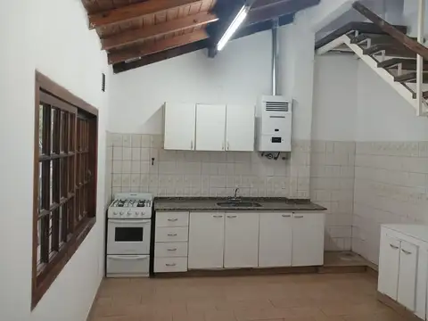 Depto Tipo Casa en Alquiler de 4 ambientes