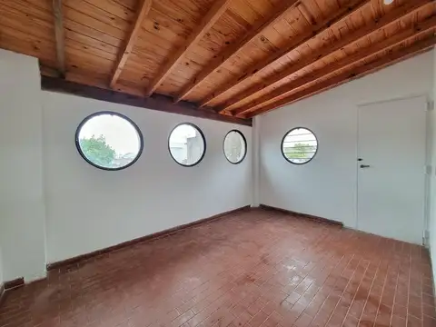 PH Tipo Casa 4 Ambientes Primer piso por escalera