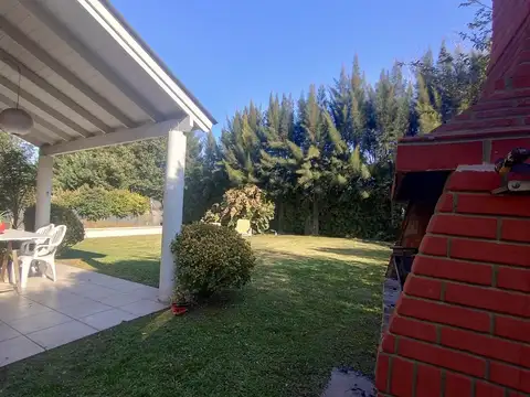OPORTUNIDAD! 4 amb. con dependencia, piscina, y amenities en el  destacado Barrio Privado Bermudas.