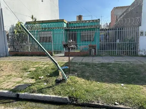 Casa en  venta en centro de G. de Laferrere