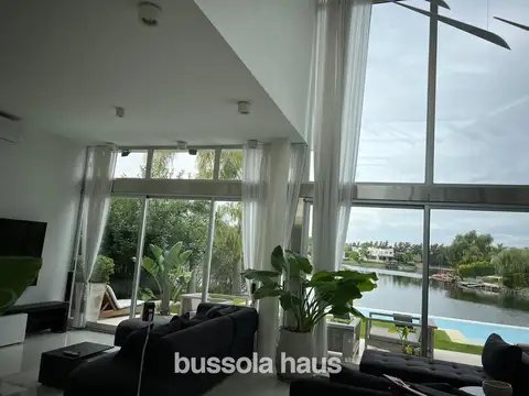 Casa 6 ambientes con 4 baños