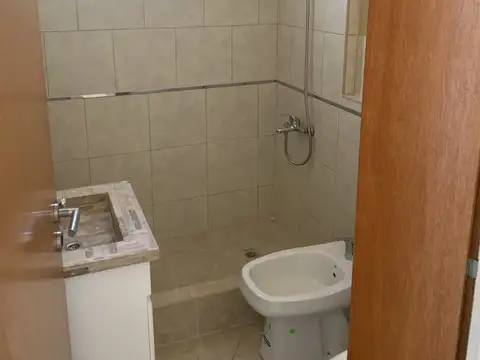 DEPARTAMENTO MONOAMBIENTE 6º PISO LATERAL EXCELENTE UBICACION