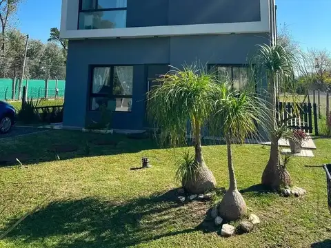 Casa de 5 Ambientes en Las Brisas Country Club, APTA CREDITO