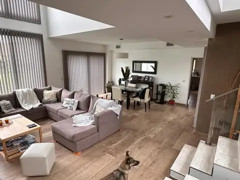 Casa 6 ambientes con 3 baños