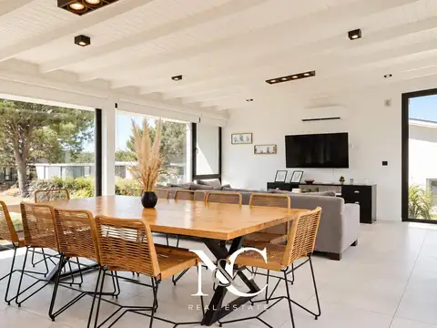Casa en Venta con 2 cocheras