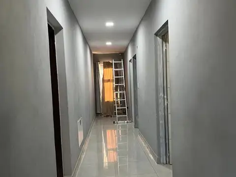 Casa en Alquiler con 5 cocheras