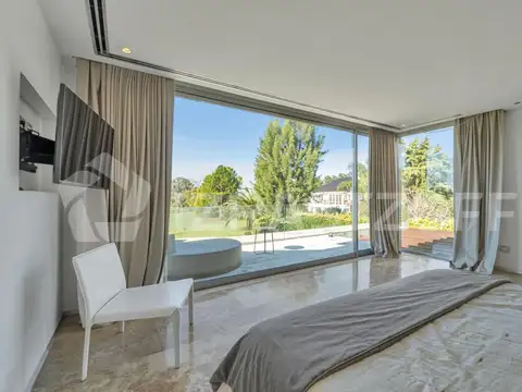 Casa en venta en Los Pilares de primer nivel, amoblada y equipada