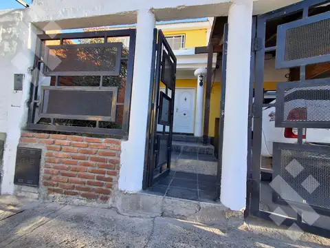 Depto Tipo Casa en Venta con 1
