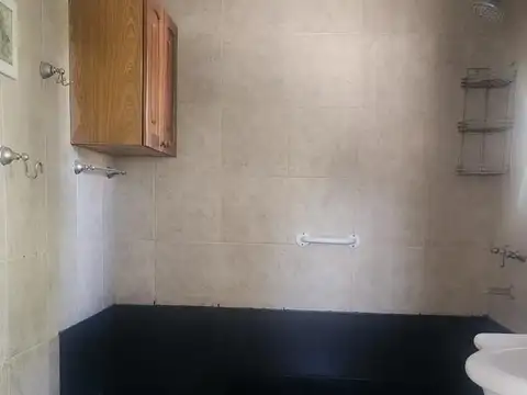 Casa en venta c/ cochera en Loma Verde.