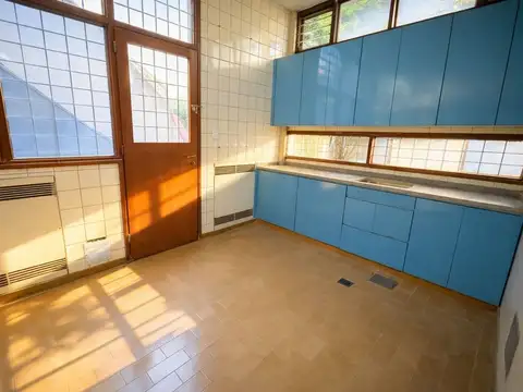 VENTA AMPLIA CASA APTA PROFESIONAL