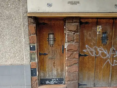 P.H. 2 AMBIENTES CON PATIO 45 METROS CUADRADOS A 2 CUADRAS DE AVENIDA RIVADAVIA