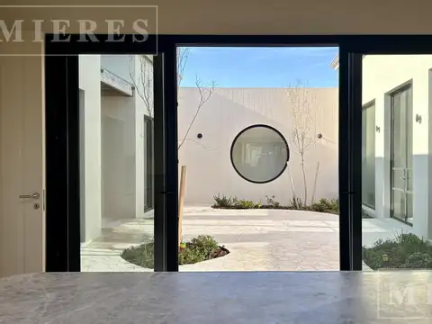 Casa 7 ambientes con 4 baños