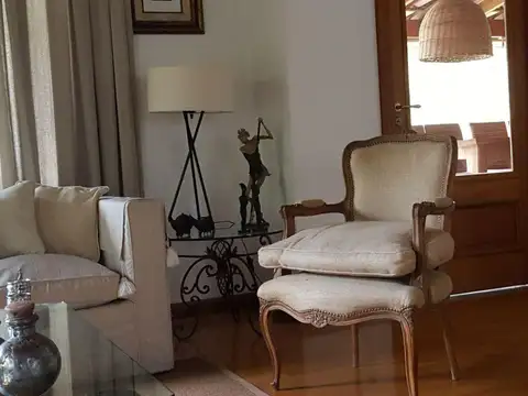 Casa 6 ambientes con 4 baños