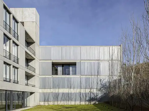 Monoambiente en Planta Baja con Patio y Pileta – Barrio Refinería (Alquiler/Venta)