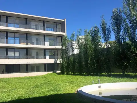 VENTA ALQUILADO Monoambiente Planta Baja con Patio Pileta Barrio Refinería