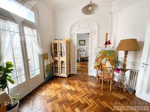 Departamento de categoría de 4 ambientes con dependencia en Recoleta.