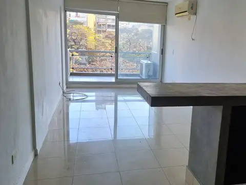 MONOAMBIENTE al Frente, c/ Bcòn terraza, 32 mts, Vista abierta,Apto Prof.- Luz y Sol!
