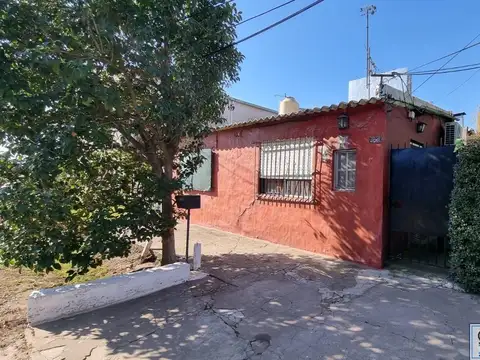 OPORTUNIDAD! Casa en venta a refaccionar ubicada en la calle San Isidro Golf Club, Del Viso, Pilar.