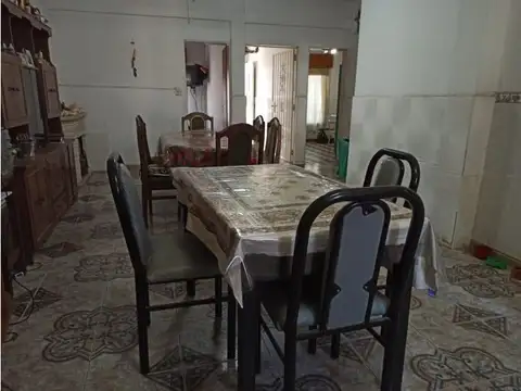 Casa 4 ambientes con 1 baño
