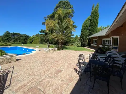 Casa en Venta con 4 cocheras