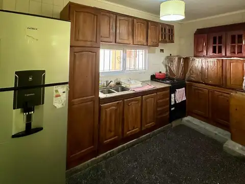 Casa 5 ambientes con 2 baños