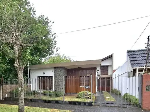 Casa muy cómoda y amplia a la venta Rafael Calzada