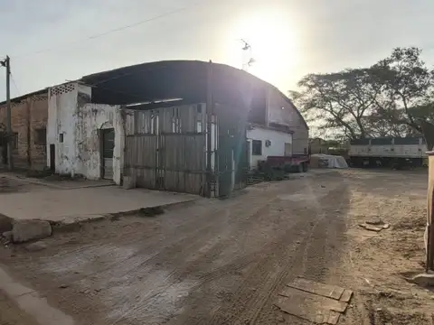 Embarcación. Av. 25 de Mayo y Paraguay 100
