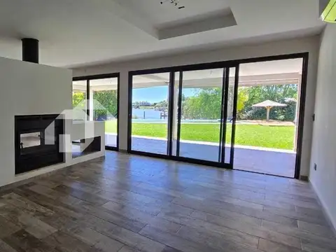 Casa 7 ambientes con 5 baños