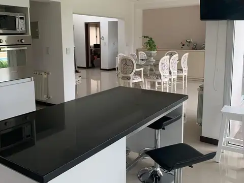 Casa en Alquiler al Este