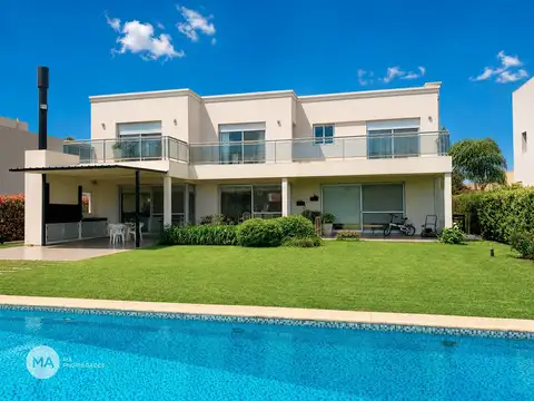 Alquiler | Casa 3 dormitorios con quincho y pileta - Funes Hills Cadaqués