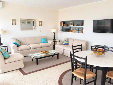 Apartamento en Alquiler Temporada, Primera Línea, Parada 10 Playa Mansa