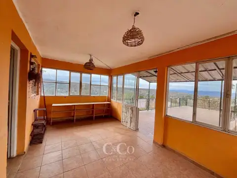 Casa 8 ambientes con 3 baños