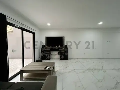 Avenida La Plata 3800, Piso 0