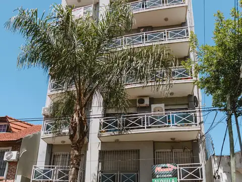 DEPARTAMENTO MONOAMBIENTE PLANTA BAJA CON PATIO - APTO PROFESIONAL - ACEPTA MASCOTA - EXCELENTE UBICACION -