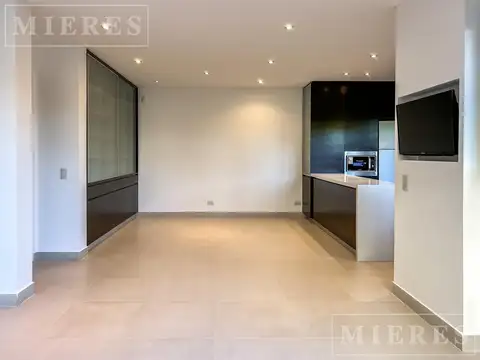 Casa 6 ambientes con 5 baños