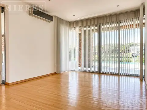 Casa en alquiler anual sobre lote al agua en Santa Barbara