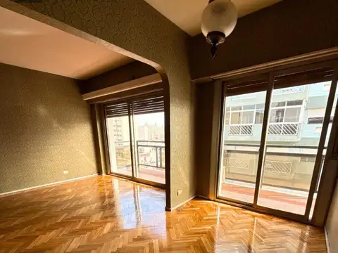 DEPARTAMENTO 4 AMBIENTES CON BALCÓN EN VENTA EN LANUS