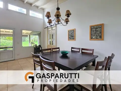 Casa en Venta con 3 cocheras