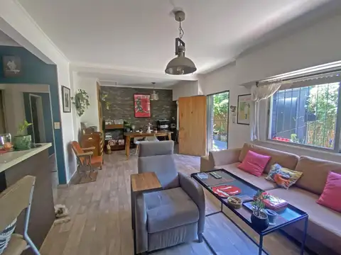 Venta- casa en una planta- 2  ambientes- patio- pileta- garaje - Apto Credito