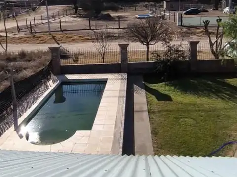 Casa 8 ambientes con 3 baños