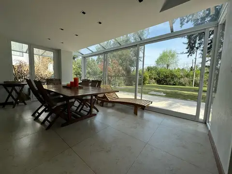 CASA 5 AMB HEBRAICA CON AMPLIO  JARDIN Y PARRILLA